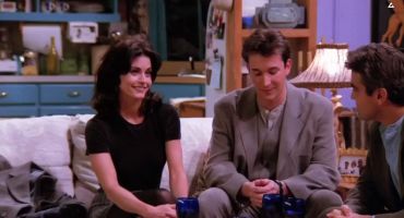 Friends الموسم الاول The One with Two Parts: Part 2 17