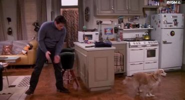 Friends الموسم الثامن The One Where Joey Tells Rachel 16